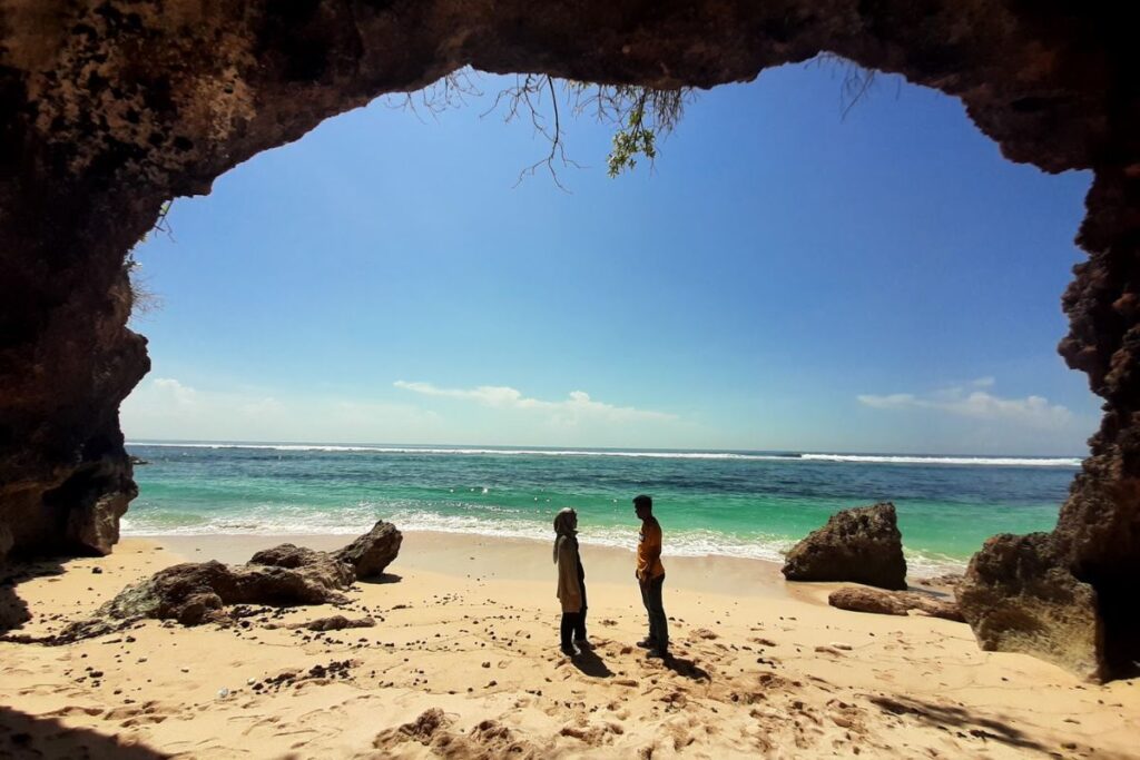 6. pantai gunung payung 1024x683